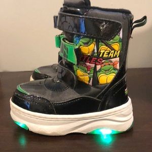Sz 8 Toddler Boys Light Up Ninja Turtle Snow Boots